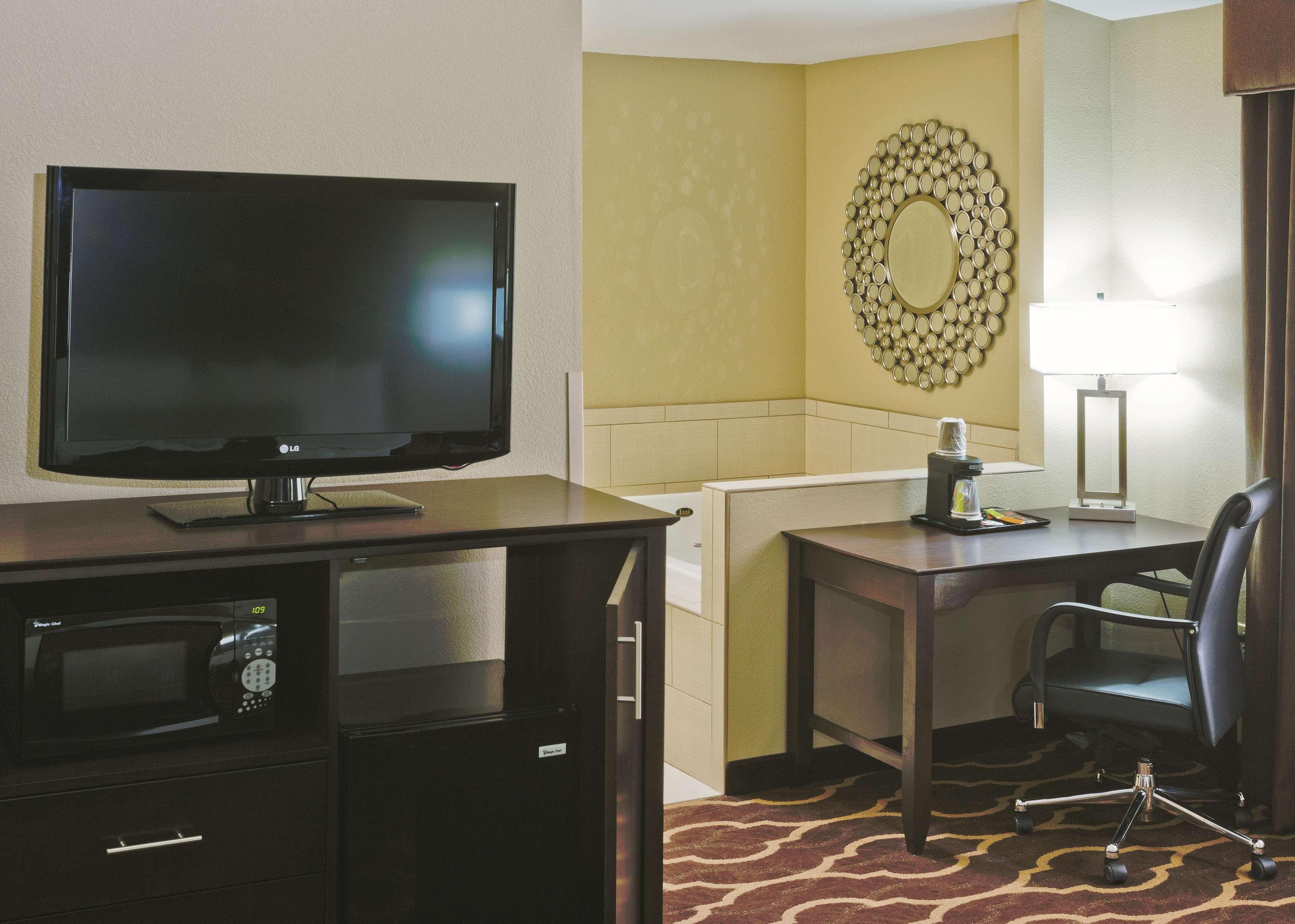 La Quinta Inn & Suites By Wyndham Lv Tropicana Stadium Las Vegas Ngoại thất bức ảnh