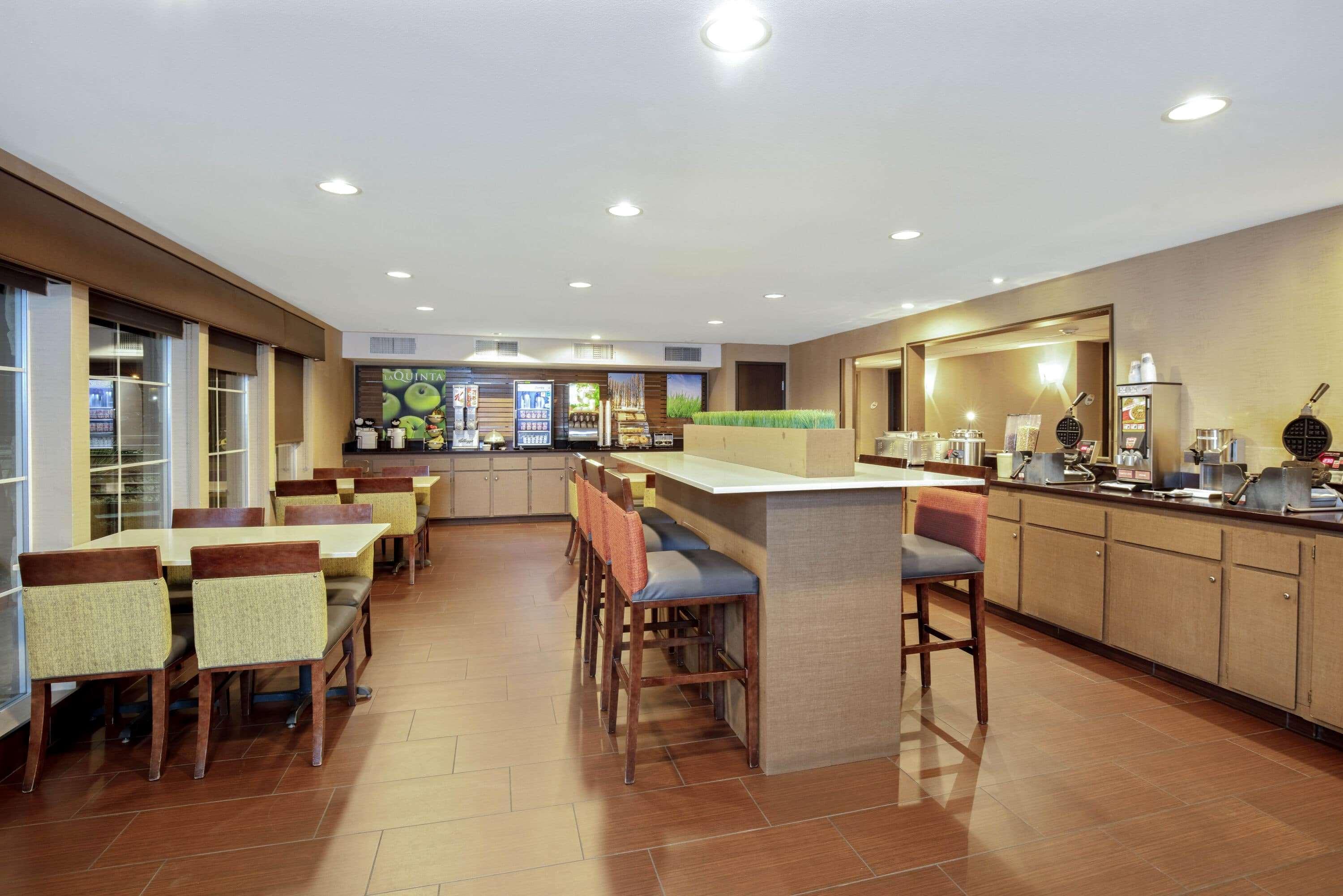 La Quinta Inn & Suites By Wyndham Lv Tropicana Stadium Las Vegas Ngoại thất bức ảnh