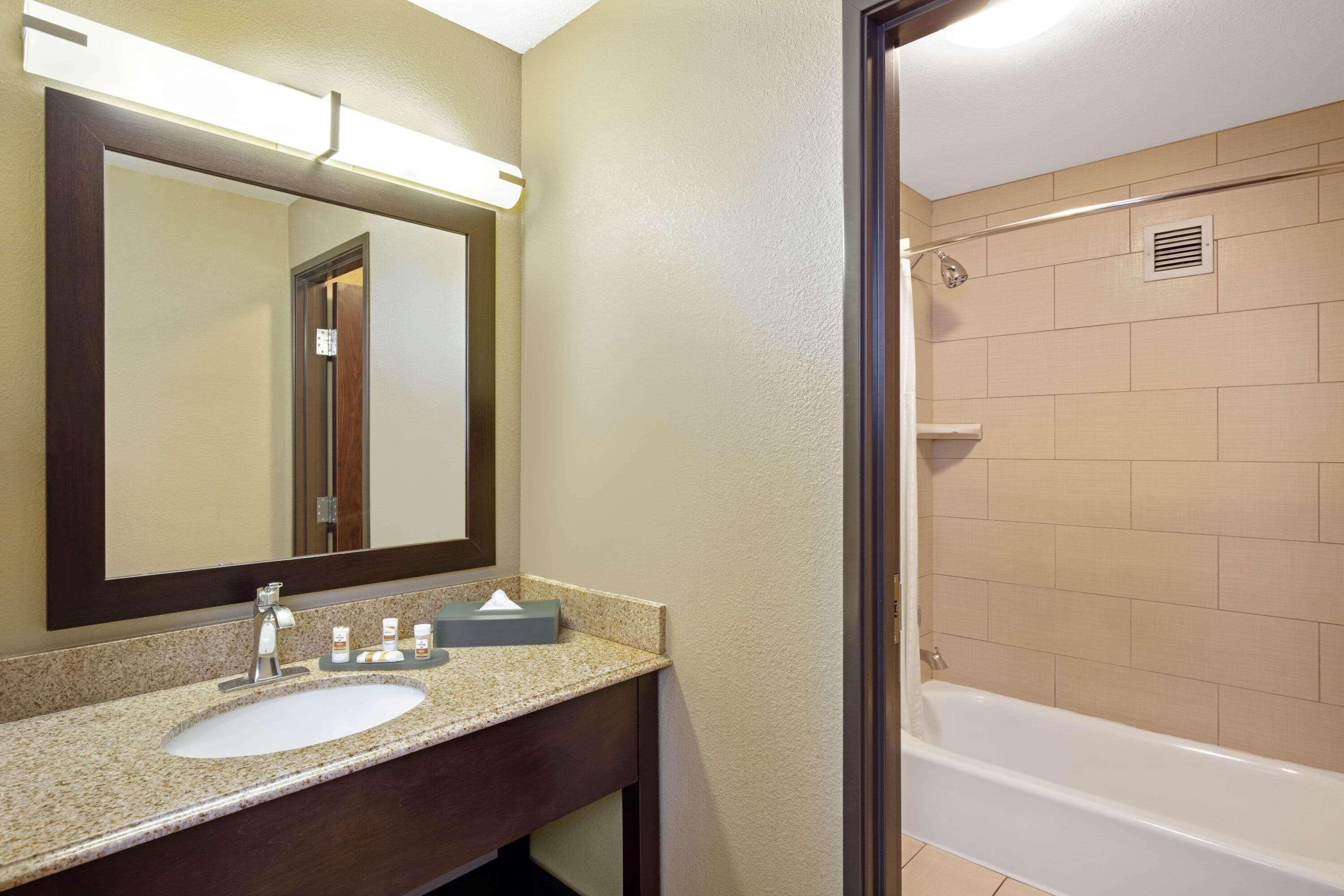 La Quinta Inn & Suites By Wyndham Lv Tropicana Stadium Las Vegas Ngoại thất bức ảnh