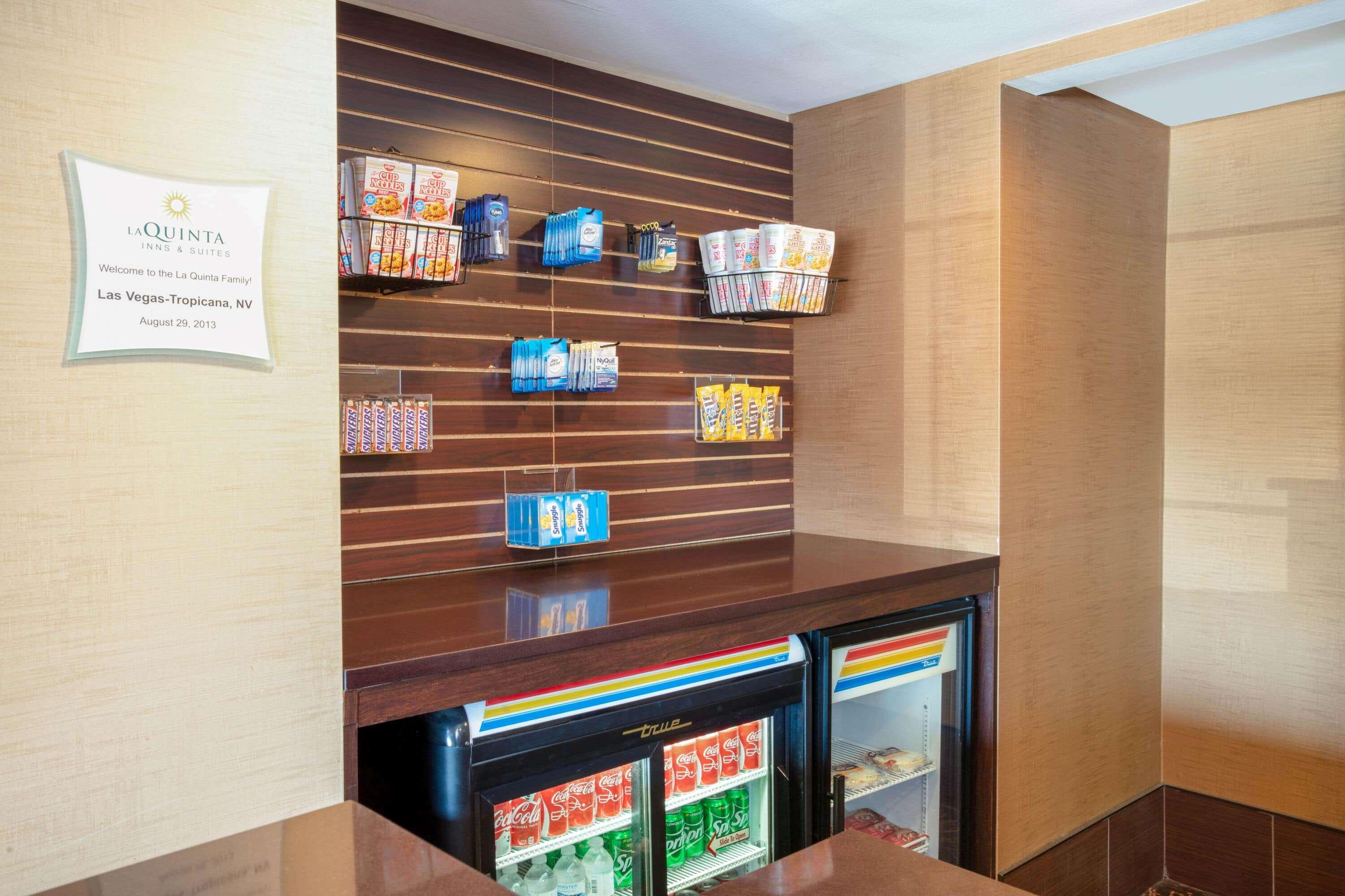 La Quinta Inn & Suites By Wyndham Lv Tropicana Stadium Las Vegas Ngoại thất bức ảnh
