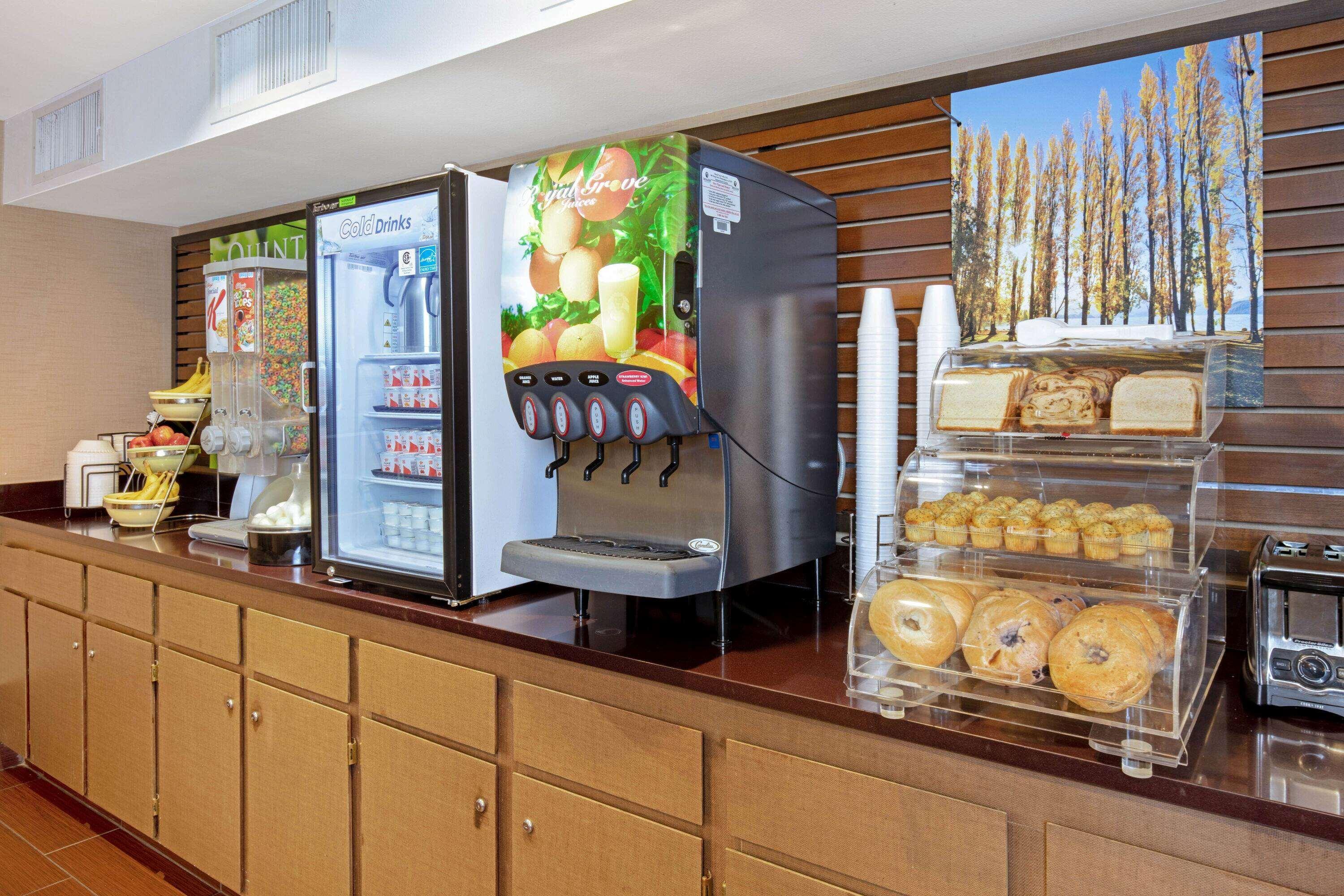La Quinta Inn & Suites By Wyndham Lv Tropicana Stadium Las Vegas Ngoại thất bức ảnh