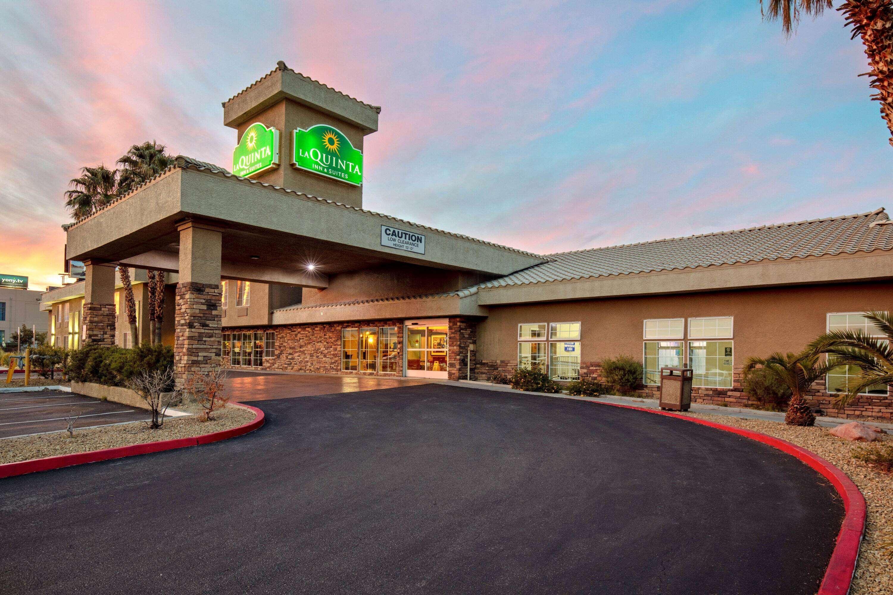 La Quinta Inn & Suites By Wyndham Lv Tropicana Stadium Las Vegas Ngoại thất bức ảnh