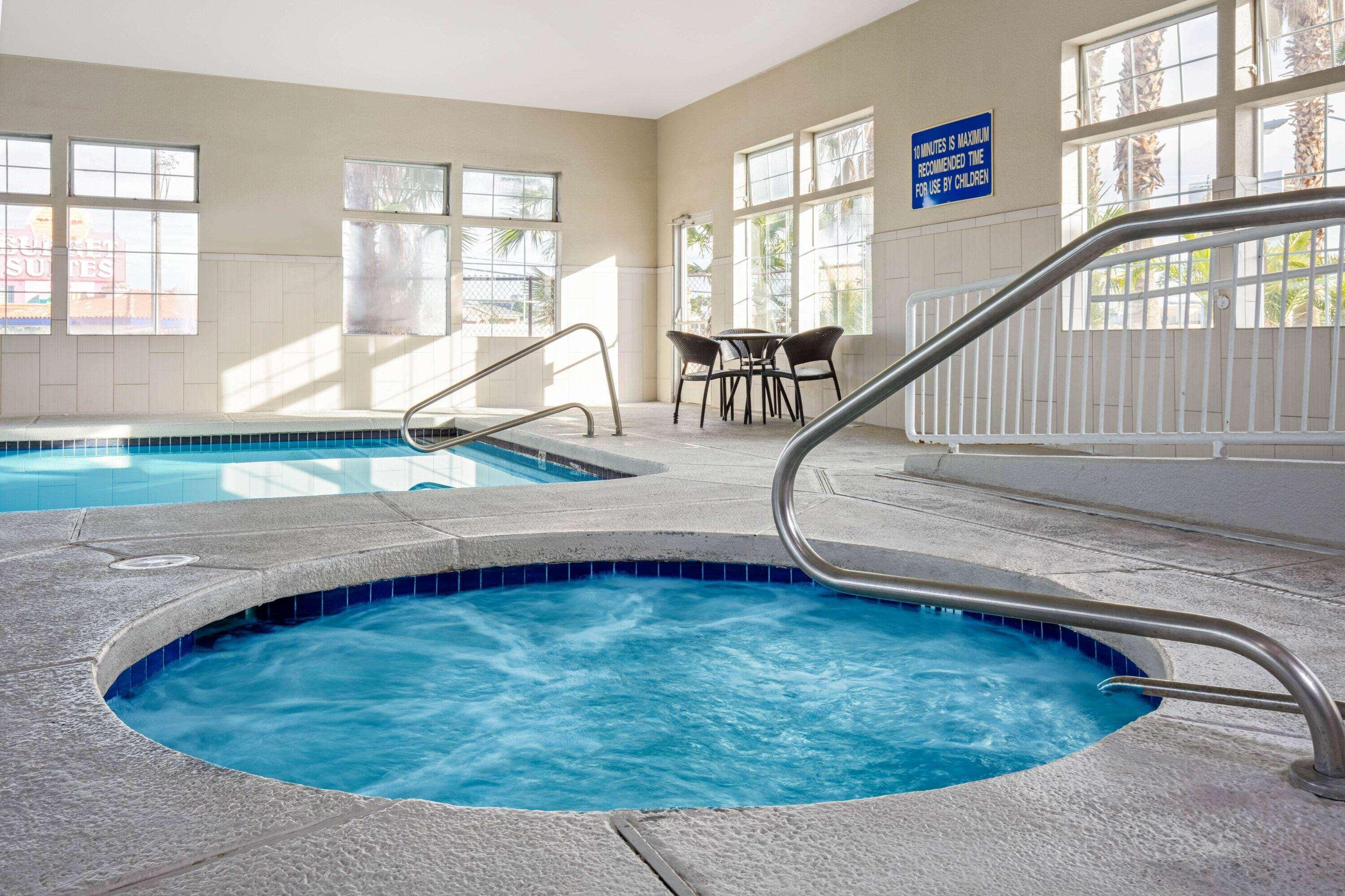 La Quinta Inn & Suites By Wyndham Lv Tropicana Stadium Las Vegas Ngoại thất bức ảnh